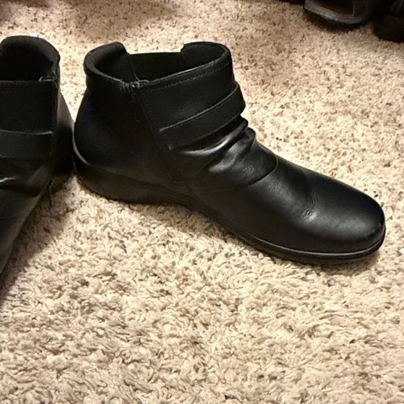 Clarks Black Comfort Ankle Boots Booties side zip size 9 - Picture 3 of 7